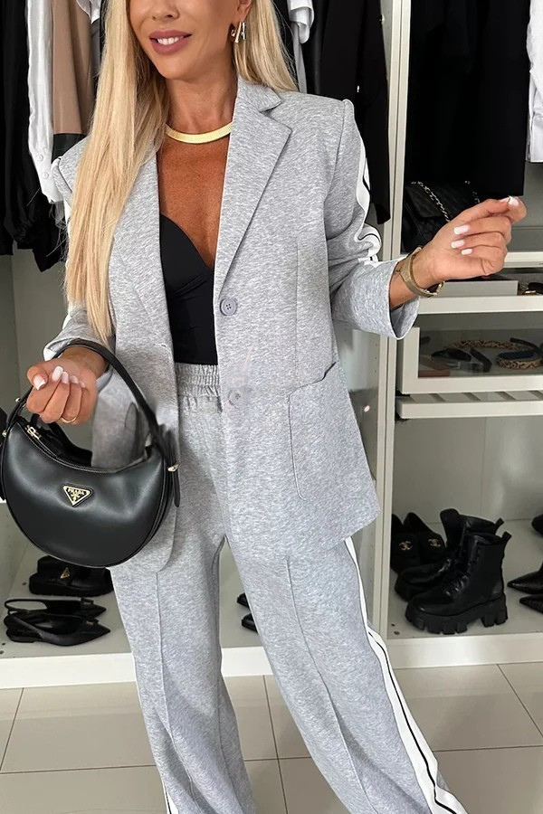 Set audace con blazer sportivo e pantaloni larghi con tasche